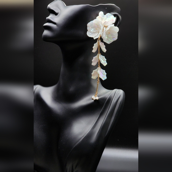 Elegant Iridescent Floral Earrings - Picture 5 of 6